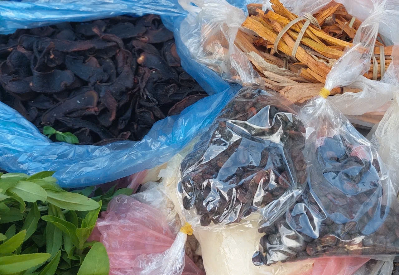 Eager to Visit the Muong Periodic Market