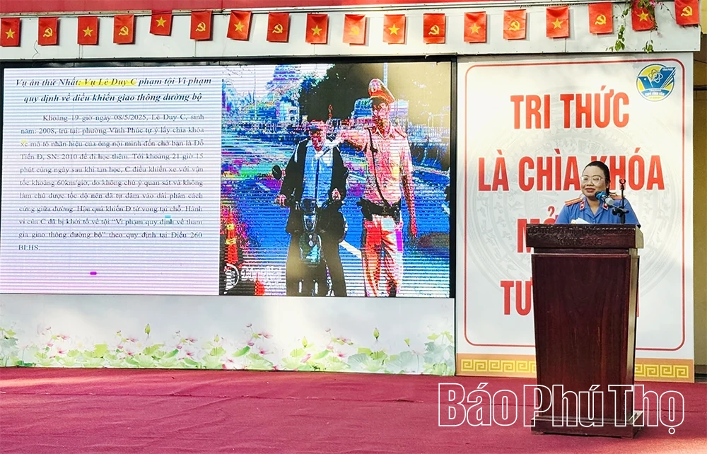 Viện KSND khu vực 9 phối hợp tuyên truyền pháp luật tại Trường THPT Vĩnh Yên