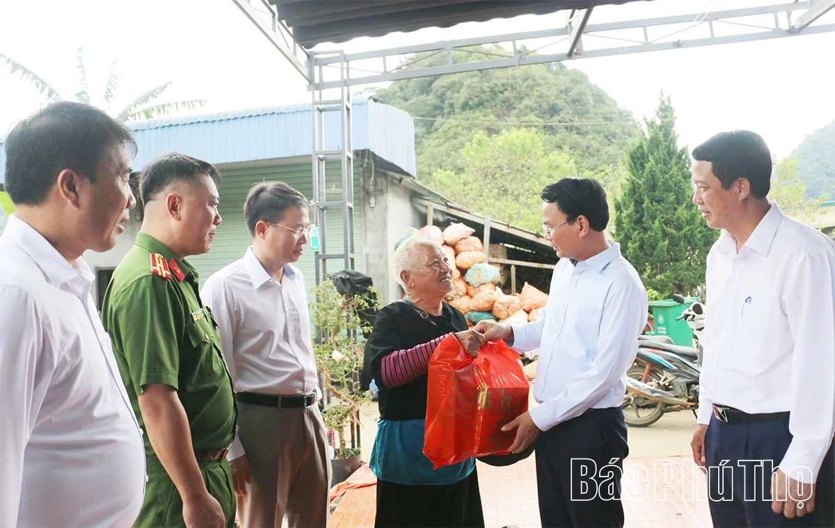 Bí thư Tỉnh uỷ Đặng Xuân Phong thăm và làm việc với Ban Thường vụ Đảng ủy xã Pà Cò