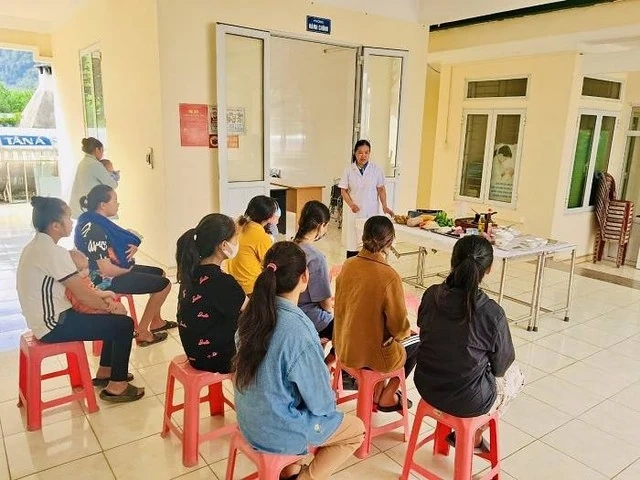 Hướng dẫn chế biến món ăn dặm cho bé: Đơn giản mà đủ chất