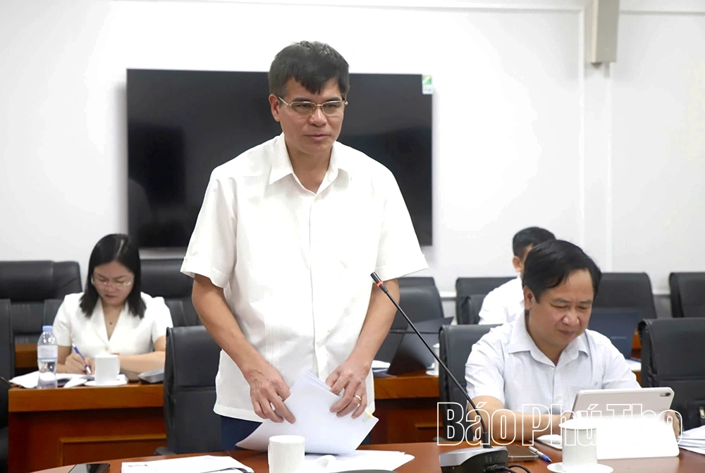 Phó Chủ tịch UBND tỉnh Phùng Thị Kim Nga nghe báo cáo Đề án phát triển văn hóa, con người Phú Thọ