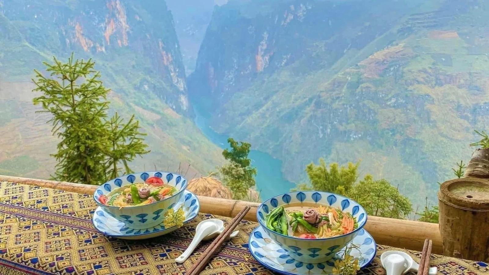 Du lịch Hà Giang tháng 12 - trải nghiệm mùa hoa rực rỡ trên cao nguyên đá