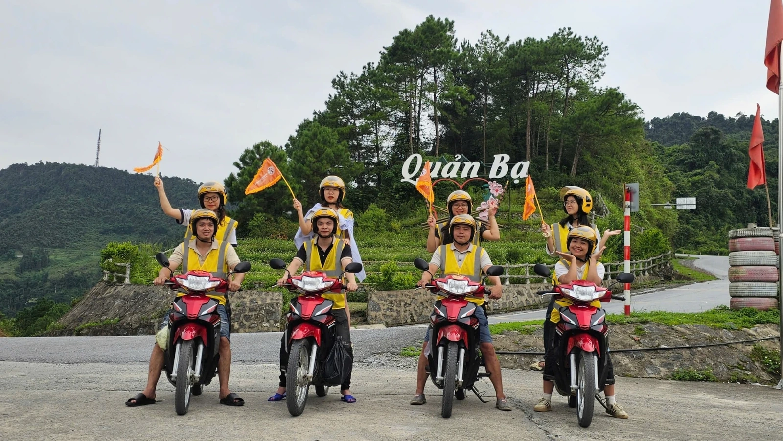 Du lịch Hà Giang tháng 12 - trải nghiệm mùa hoa rực rỡ trên cao nguyên đá