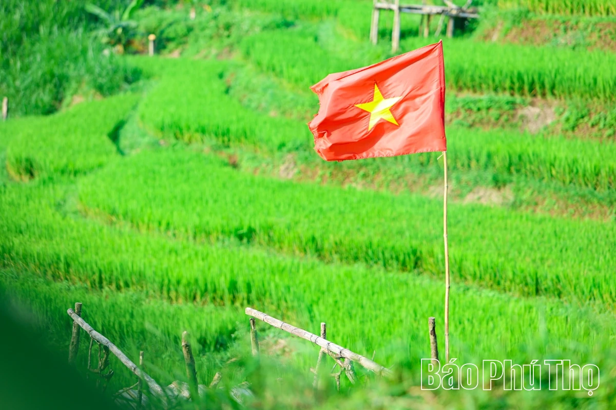 Thơ mộng bản Mừng