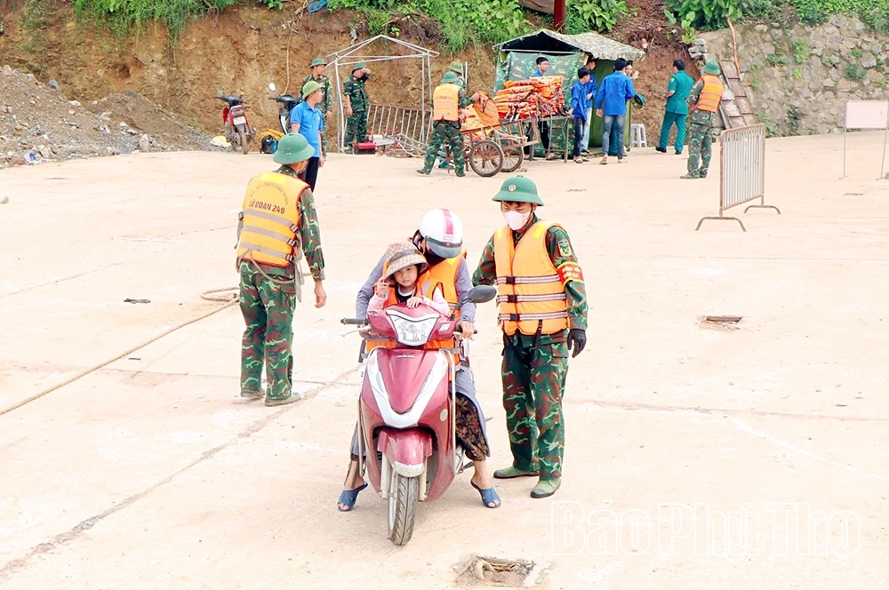 Nhịp cầu của tình quân - dân
