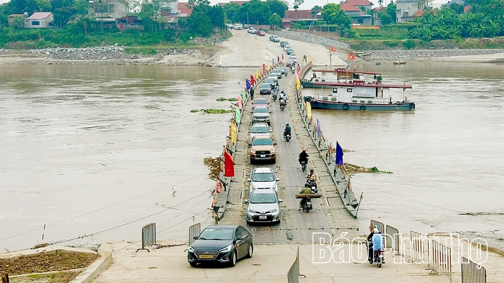 Cắt cầu phao Phong Châu để đảm bảo an toàn
