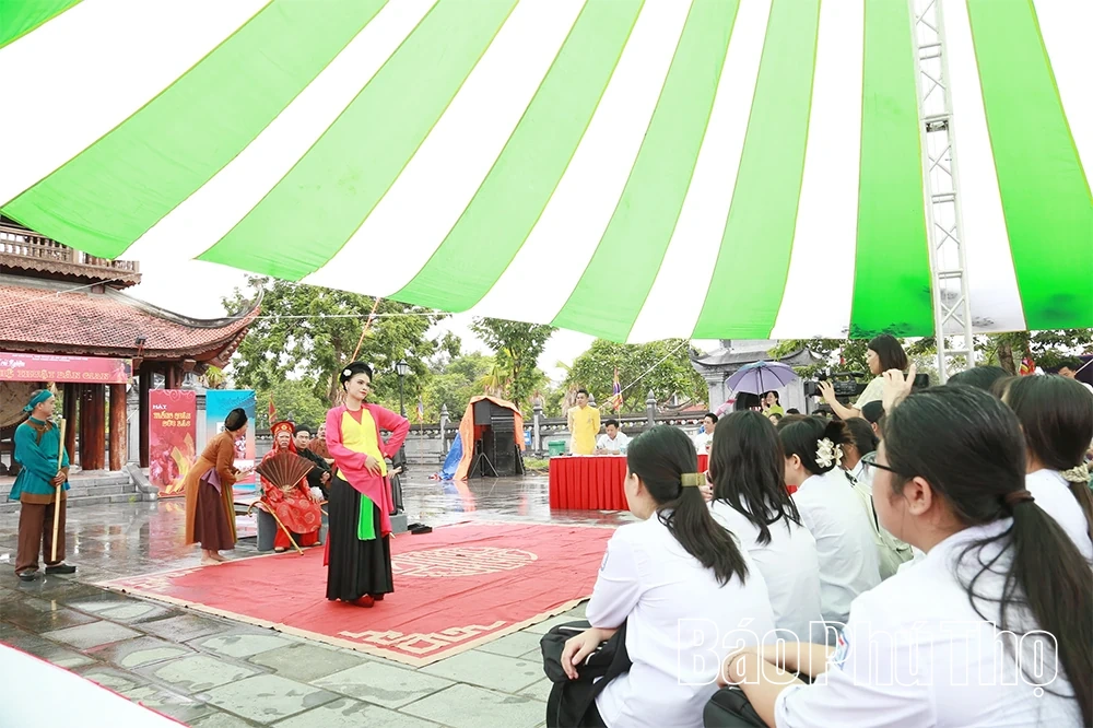 Dâng hương các bậc tiên thánh, tiên hiền, danh nho khoa bảng