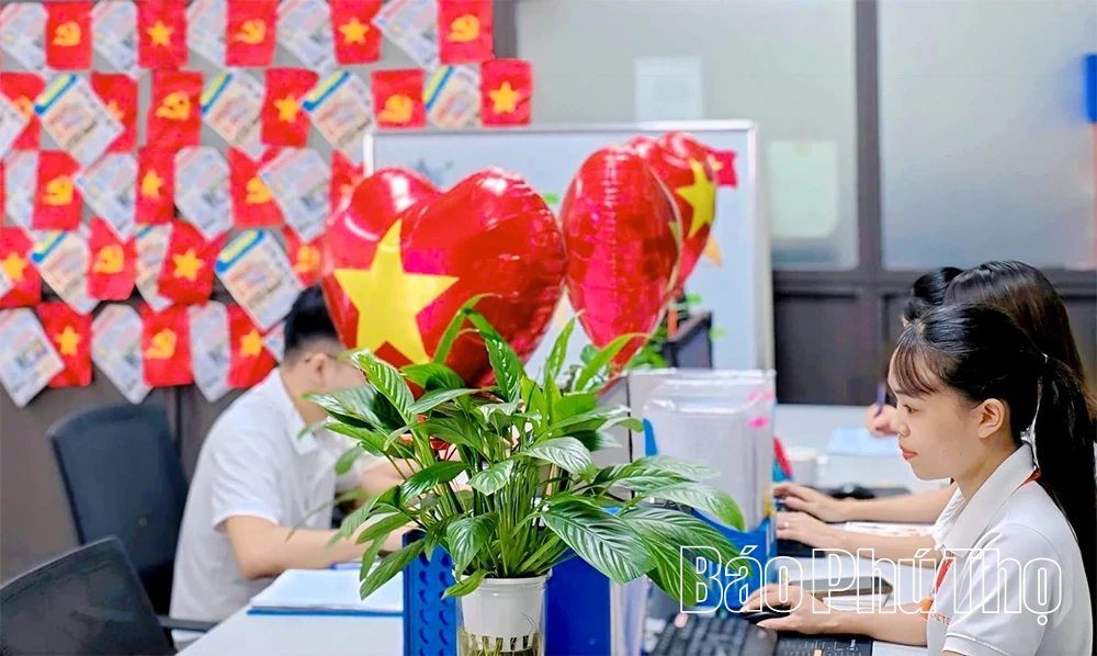 Thi đua lao động, sản xuất, lập thành tích chào mừng Đại hội