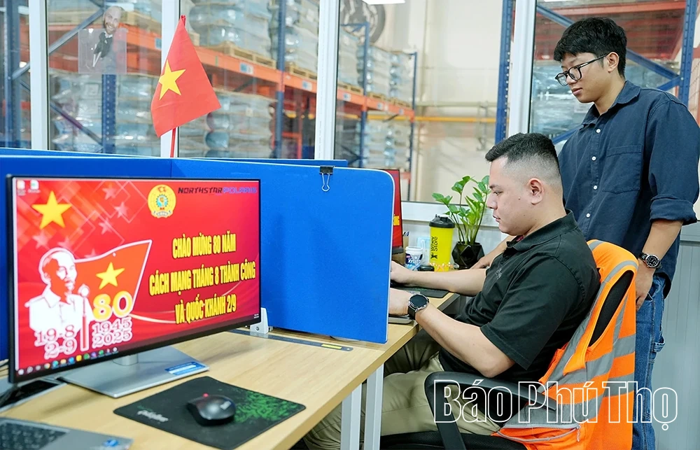 Thi đua lao động, sản xuất, lập thành tích chào mừng Đại hội