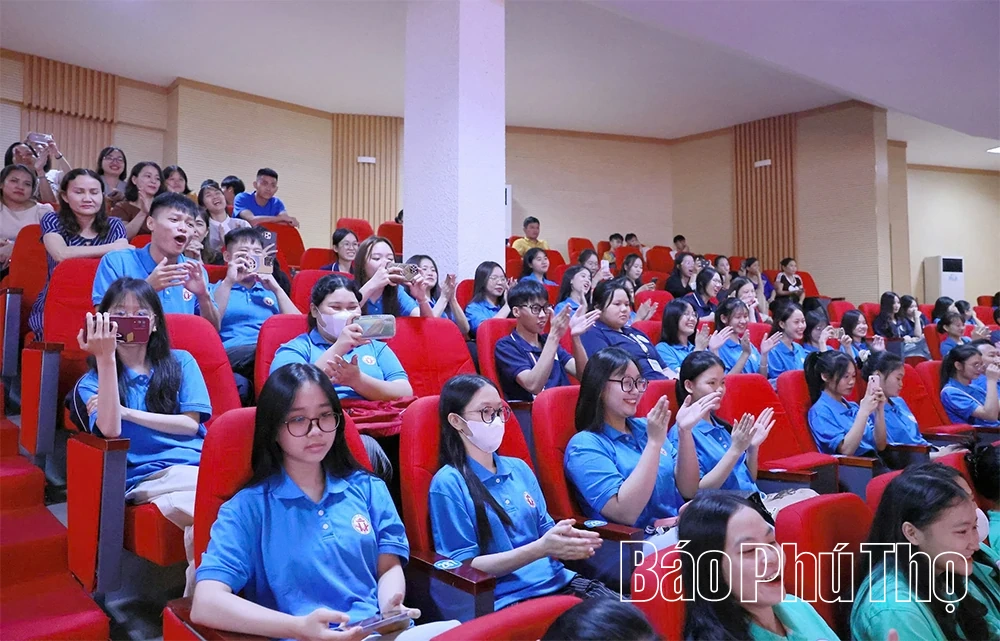 Chương trình văn nghệ chào mừng Đại hội đại biểu Đảng bộ tỉnh lần thứ I, nhiệm kỳ 2025-2030