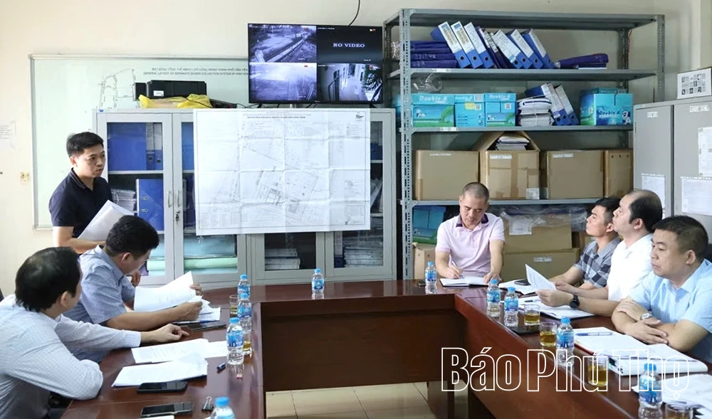 Phó Chủ tịch UBND tỉnh Vũ Việt Văn khảo sát thực địa Dự án Xây dựng nhà máy xử lý nước thải thành phố Vĩnh Yên