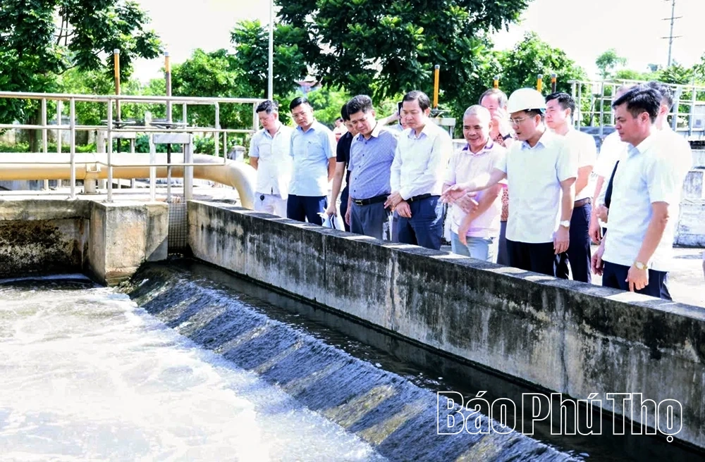 Phó Chủ tịch UBND tỉnh Vũ Việt Văn khảo sát thực địa Dự án Xây dựng nhà máy xử lý nước thải thành phố Vĩnh Yên