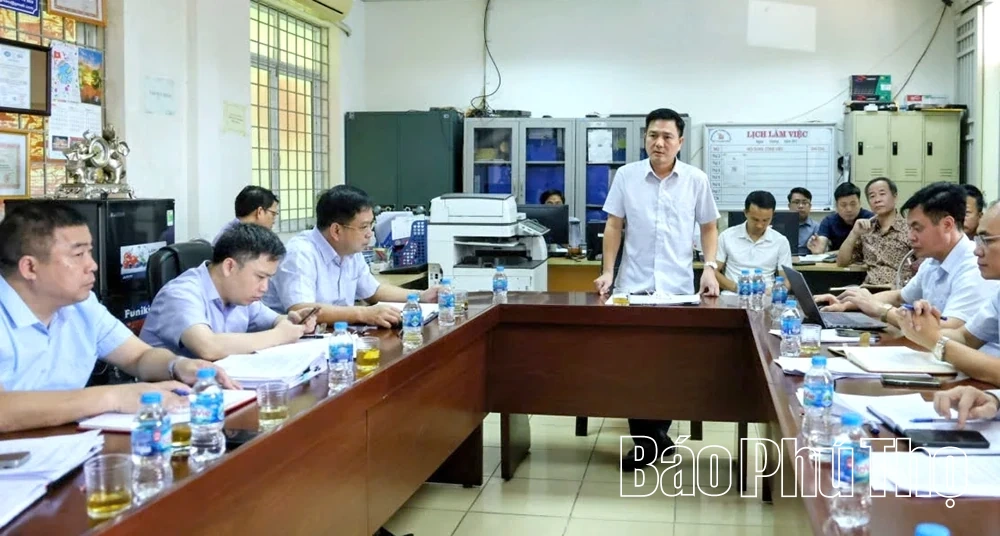 Phó Chủ tịch UBND tỉnh Vũ Việt Văn khảo sát thực địa Dự án Xây dựng nhà máy xử lý nước thải thành phố Vĩnh Yên