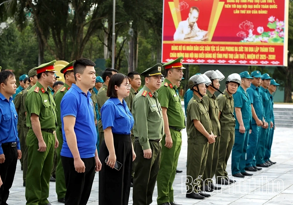 Ra quân xây dựng Cao Phong sáng – xanh – sạch – đẹp, an toàn giao thông