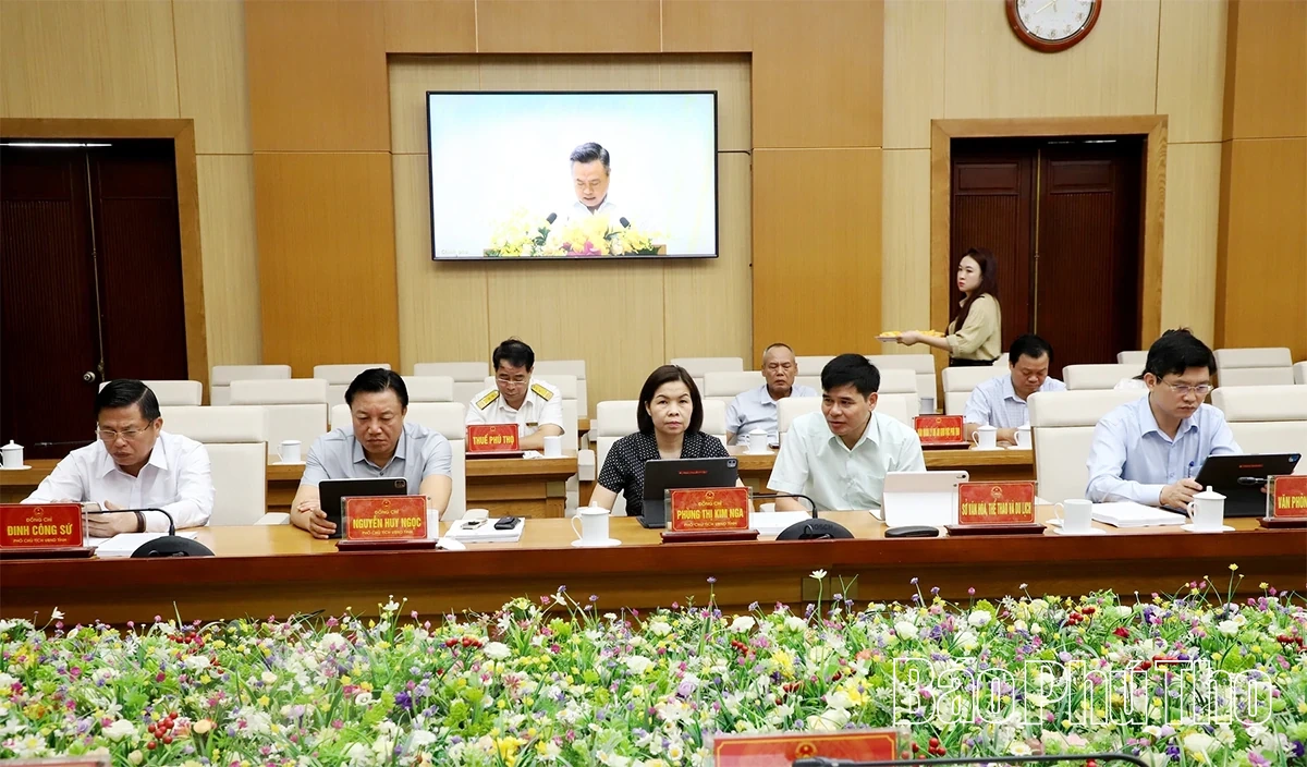 Thủ tướng phát động đợt thi đua cao điểm lập thành tích chào mừng Đại hội XIV của Đảng