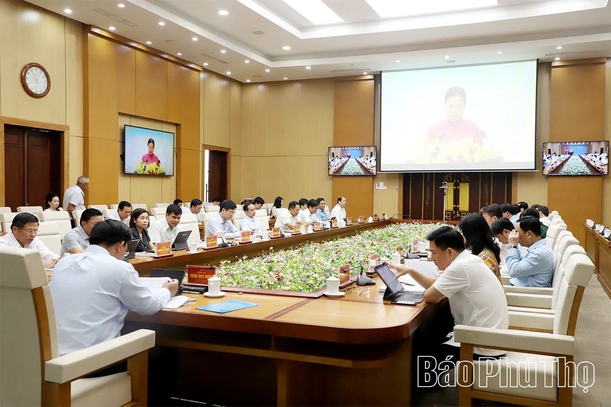 Thủ tướng phát động đợt thi đua cao điểm lập thành tích chào mừng Đại hội XIV của Đảng