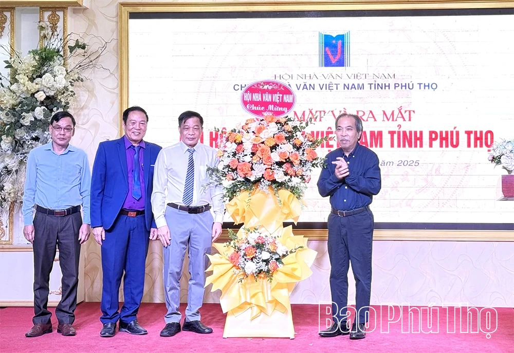 Ra mắt Chi hội Nhà văn Việt Nam tỉnh Phú Thọ