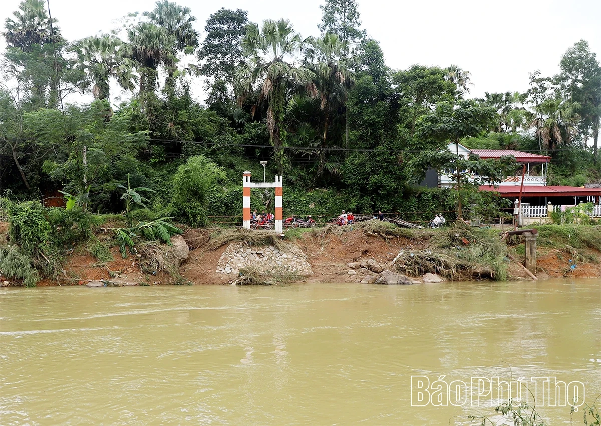 Chủ tịch UBND tỉnh Trần Duy Đông kiểm tra, chỉ đạo khắc phục hậu quả hoàn lưu bão số 10