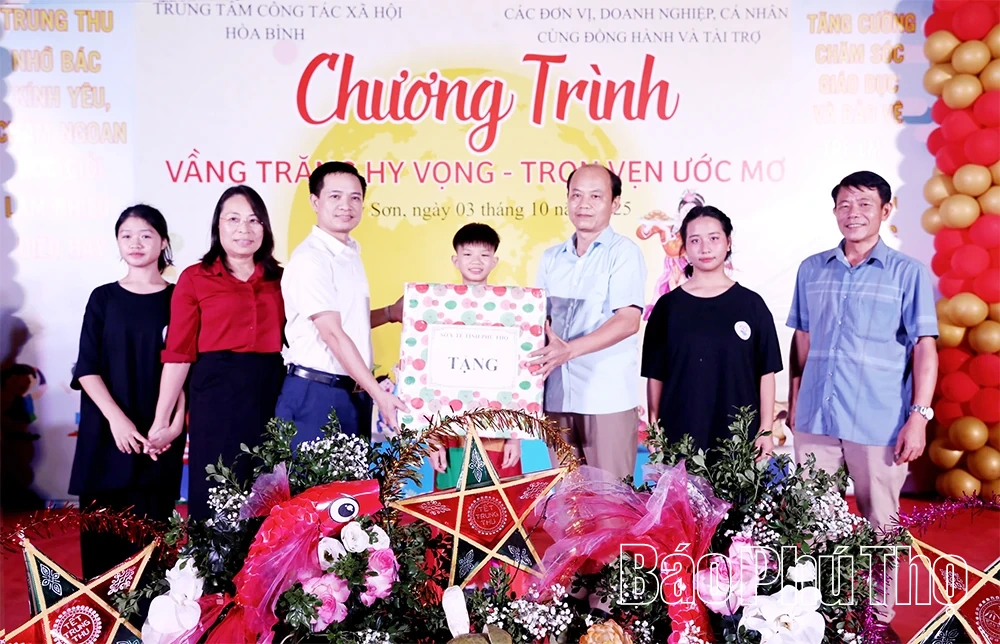 Ấm áp Tết Trung thu “Vầng trăng hy vọng – Trọn vẹn ước mơ”