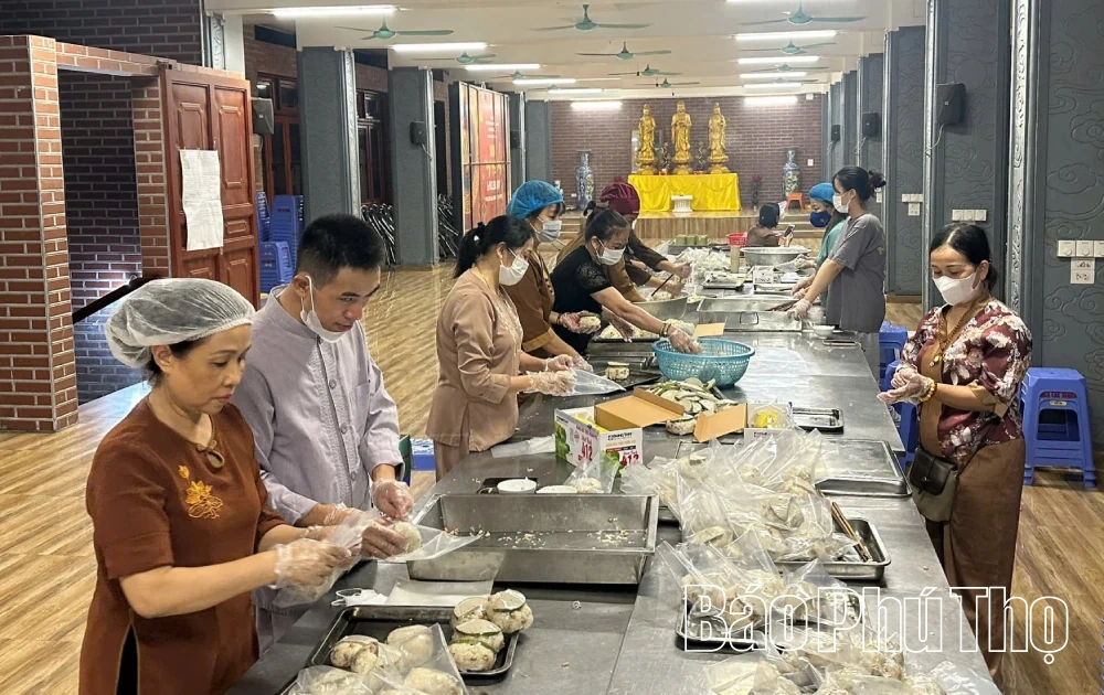 Chung tay hỗ trợ người dân vùng lũ