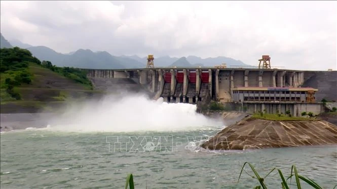 16 giờ ngày 12/10, đóng 1 cửa xả đáy hồ thủy điện Tuyên Quang