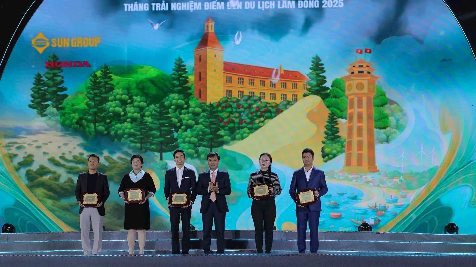 Hướng tới trung tâm du lịch xanh quốc tế