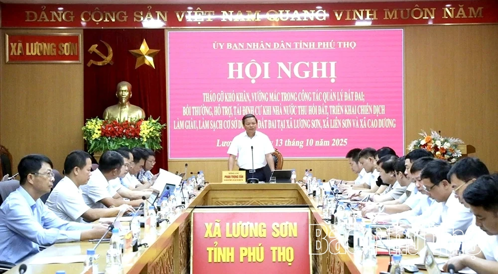 Phó Chủ tịch UBND tỉnh Phan Trọng Tấn chủ trì hội nghị tháo gỡ khó khăn trong công tác quản lý đất đai