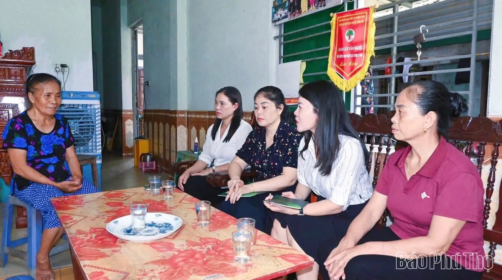 Học và làm theo Bác bằng những việc làm cụ thể, thiết thực