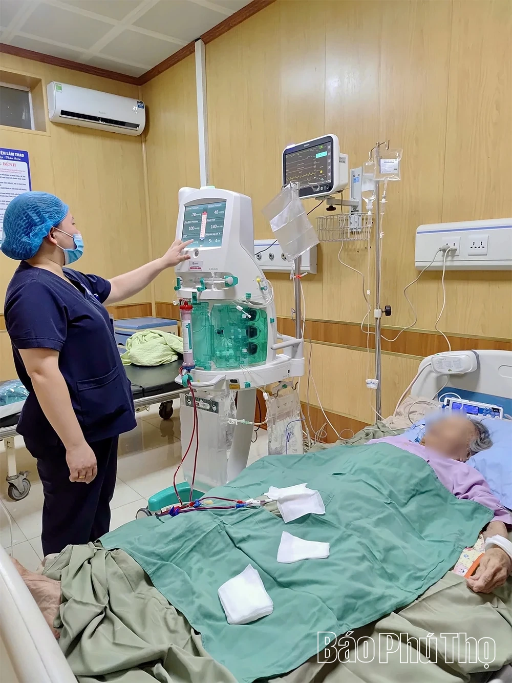 Hơn 2 ngày lọc máu liên tục, cứu sống người bệnh 90 tuổi qua cơn nguy kịch