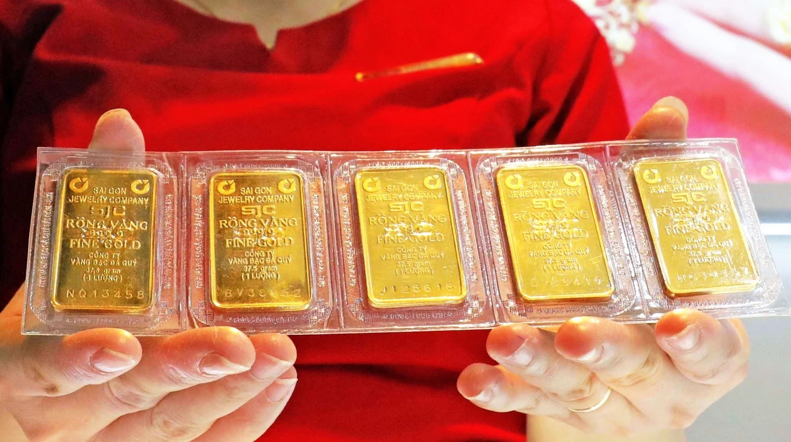 Giá vàng ngày 14/10 tăng mạnh, vàng miếng lập đỉnh 146,4 triệu đồng/lượng