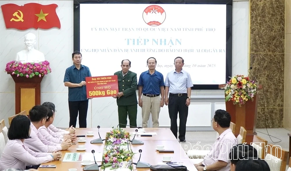 Tiếp nhận, ủng hộ khắc phục hậu quả sau mưa bão