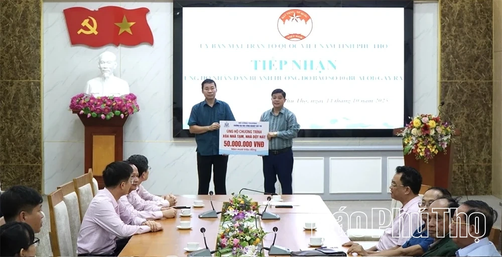Tiếp nhận, ủng hộ khắc phục hậu quả sau mưa bão
