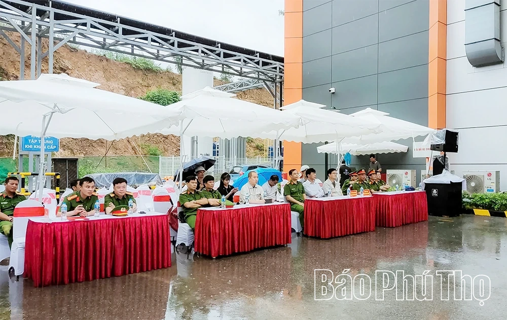 Thực tập phương án chữa cháy, cứu nạn, cứu hộ huy động nhiều lực lượng tại Công ty TNHH BHflex Vina