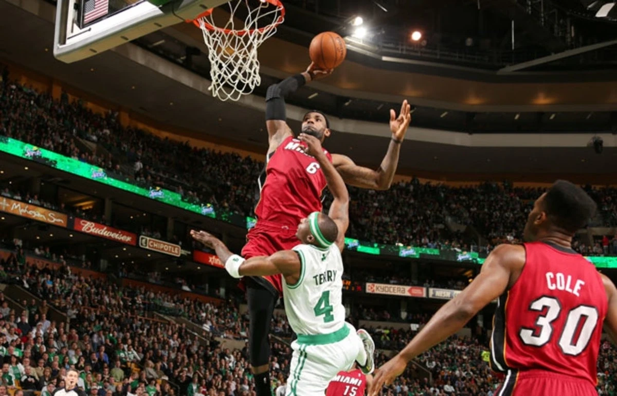 10 cú úp rổ hay nhất lịch sử NBA