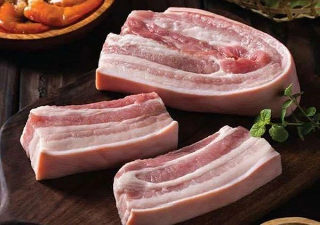Có nên ăn thịt lợn ba chỉ không?