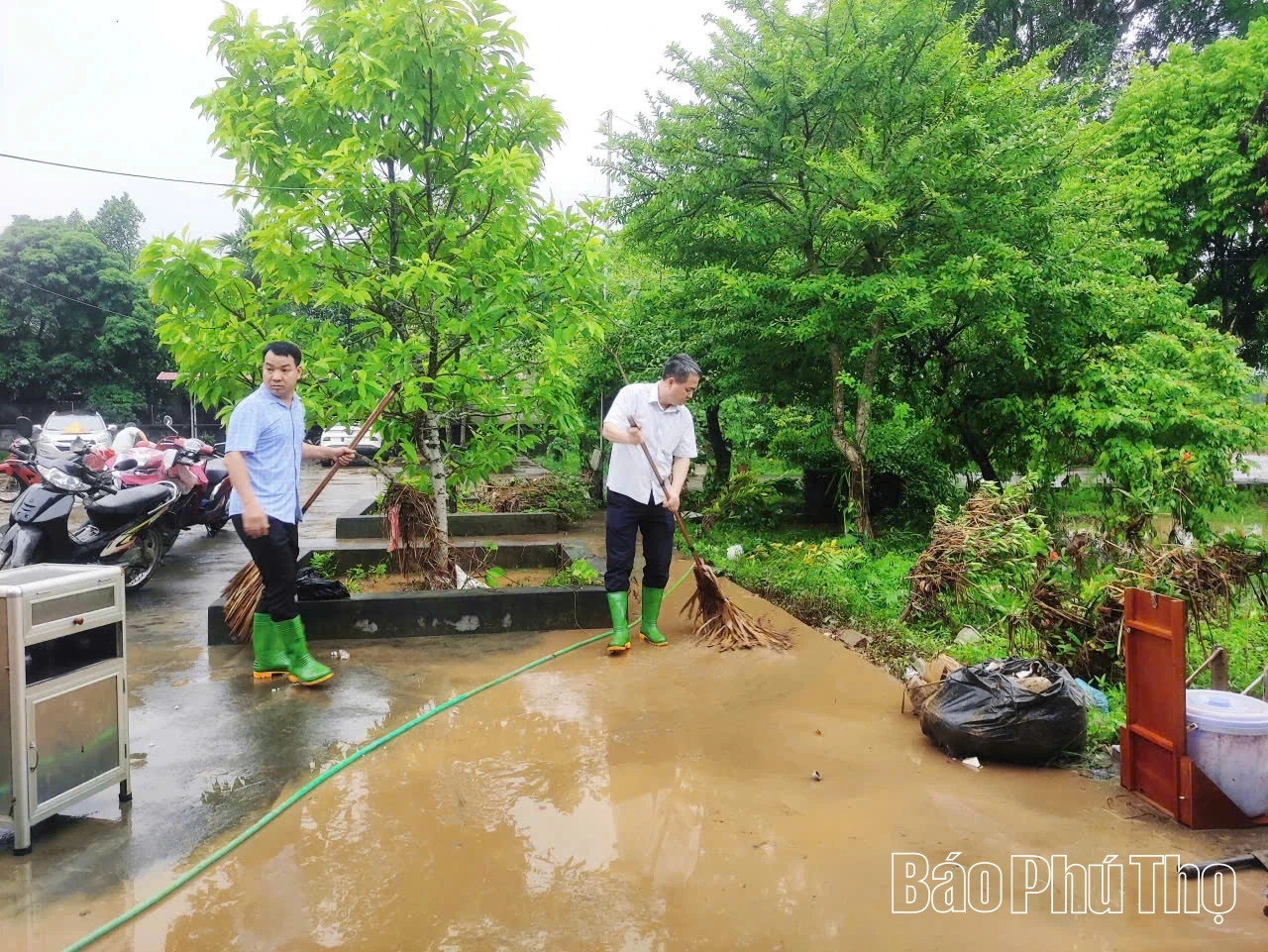 Khẩn trương khắc phục thiệt hại do thiên tai , đảm bảo điều kiện học tập cho học sinh, sinh viên