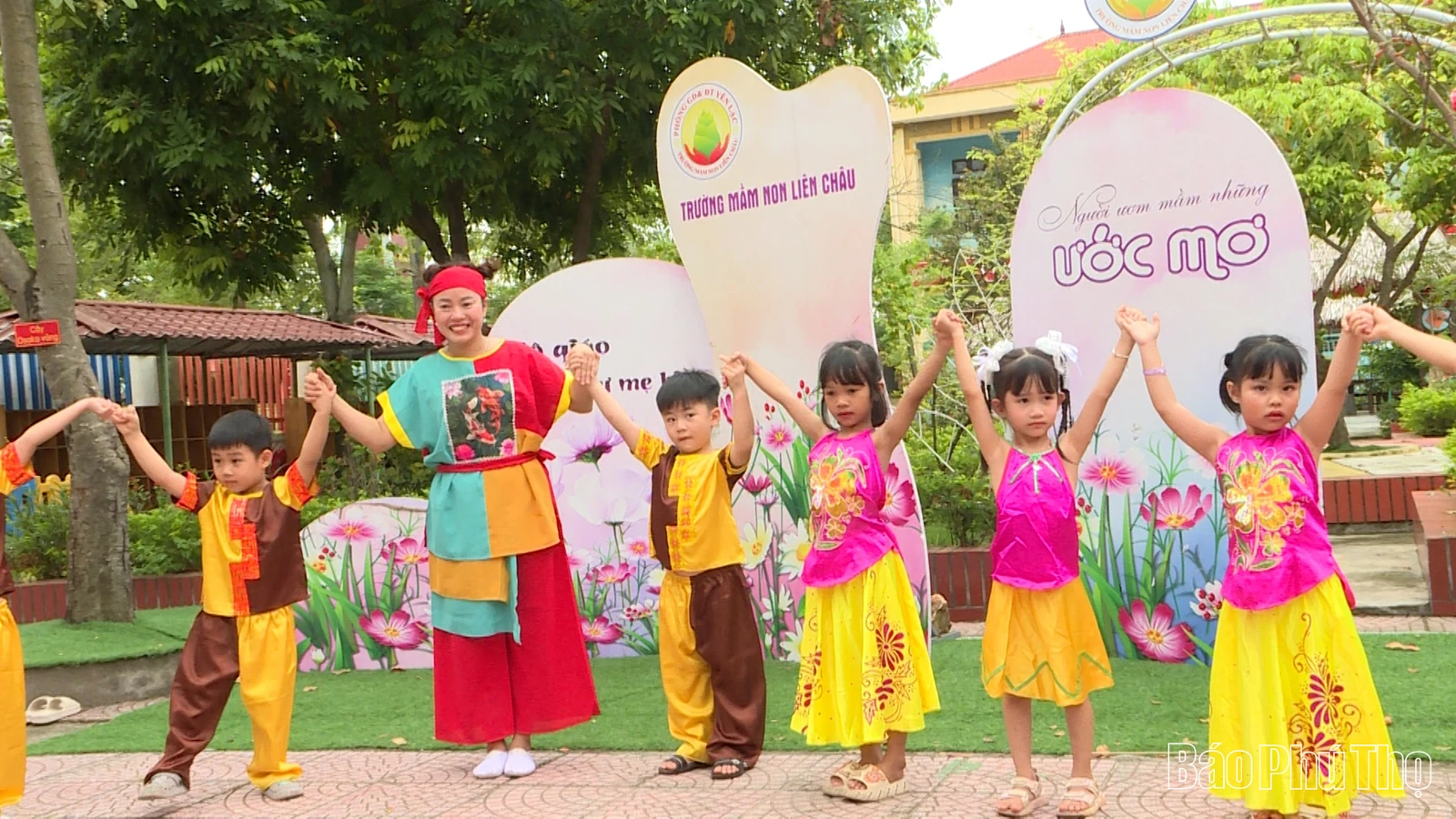Thắp lửa cho “ngôi trường hạnh phúc”