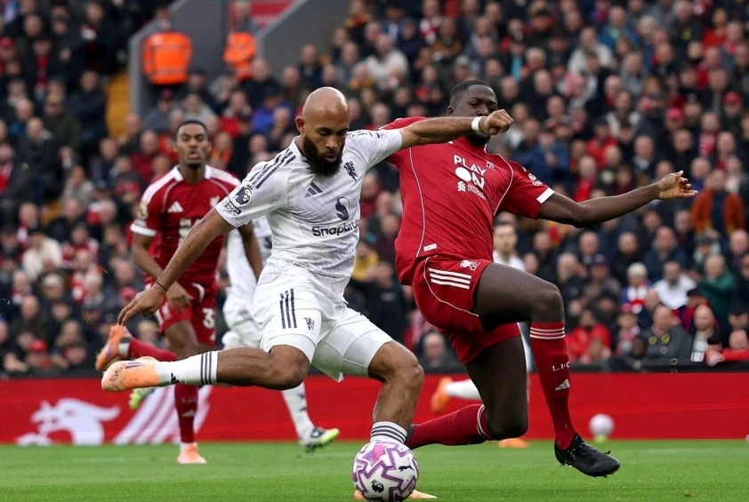 Rượt đuổi kịch tính, MU hạ Liverpool ngay tại Anfield