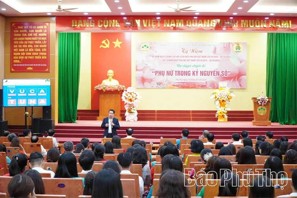 Nói chuyện chuyên đề “Phụ nữ trong kỷ nguyên số”