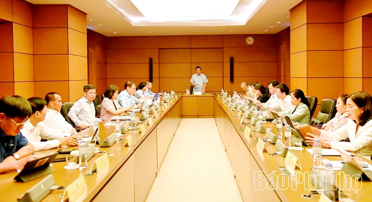 Đoàn Đại biểu Quốc hội tỉnh Phú Thọ thảo luận tại tổ
