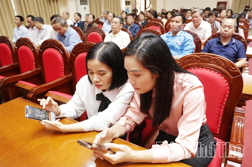 Phường Vĩnh Yên phát động “Chương trình chung tay cứu trợ khẩn cấp đồng bào bị ảnh hưởng bởi lũ lụt trên VneID năm 2025”