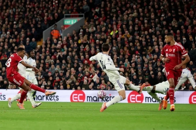 Liverpool ngắt mạch thua tại Ngoại hạng Anh