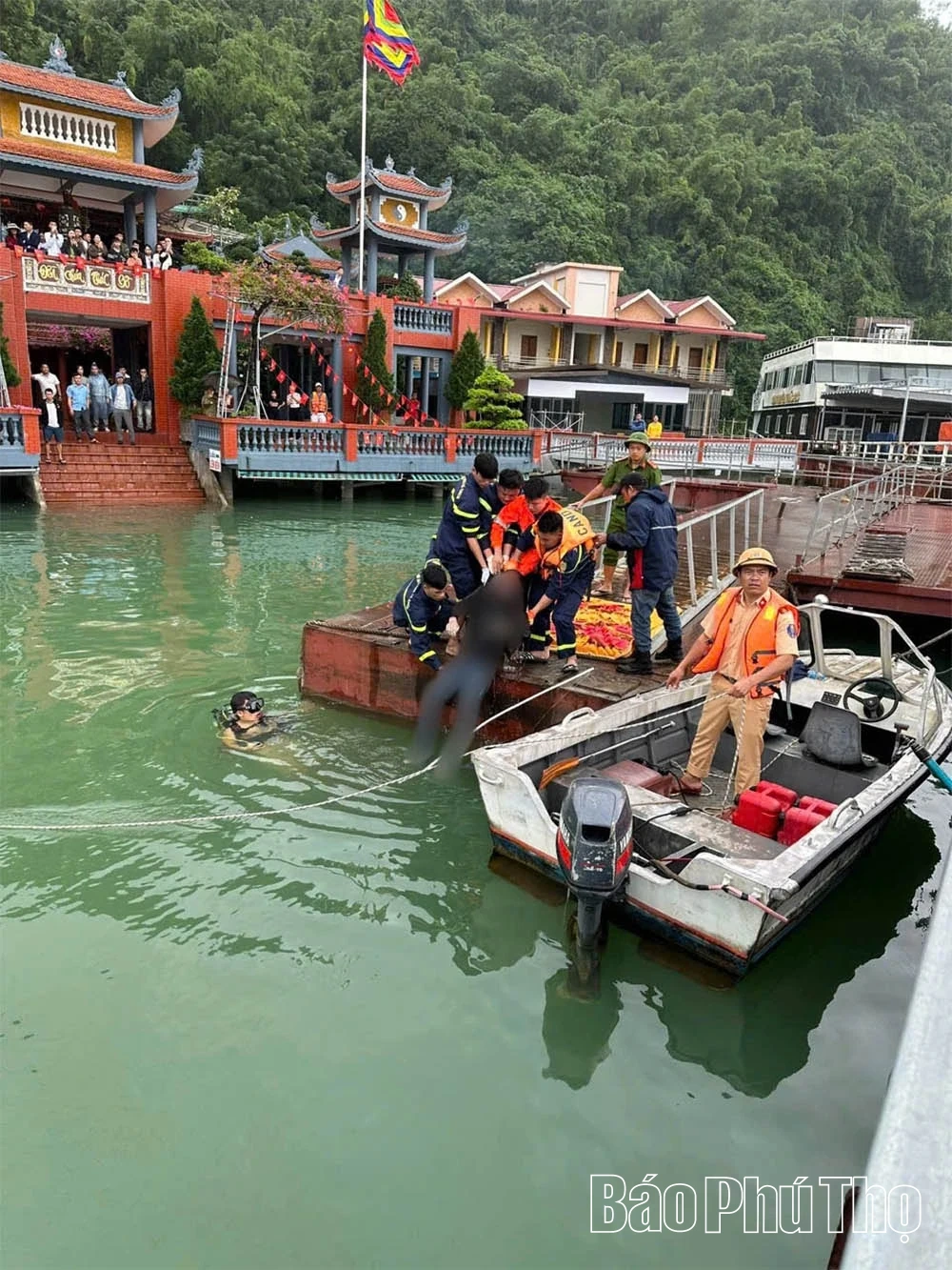 Tìm thấy thi thể nạn nhân bị đuối nước tại lòng hồ Hòa Bình