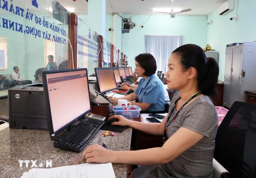 Kết luận của Bộ Chính trị về tuyển dụng, bố trí, sử dụng, đãi ngộ cán bộ