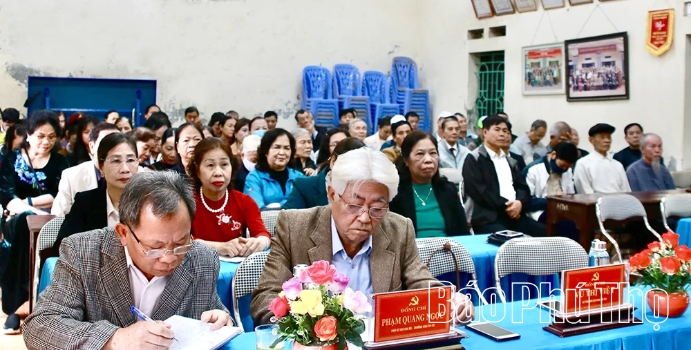 Phó Bí thư Thường trực Tỉnh ủy Bùi Văn Quang dự sinh hoạt tại Chi bộ khu Âu Cơ, phường Thanh Miếu