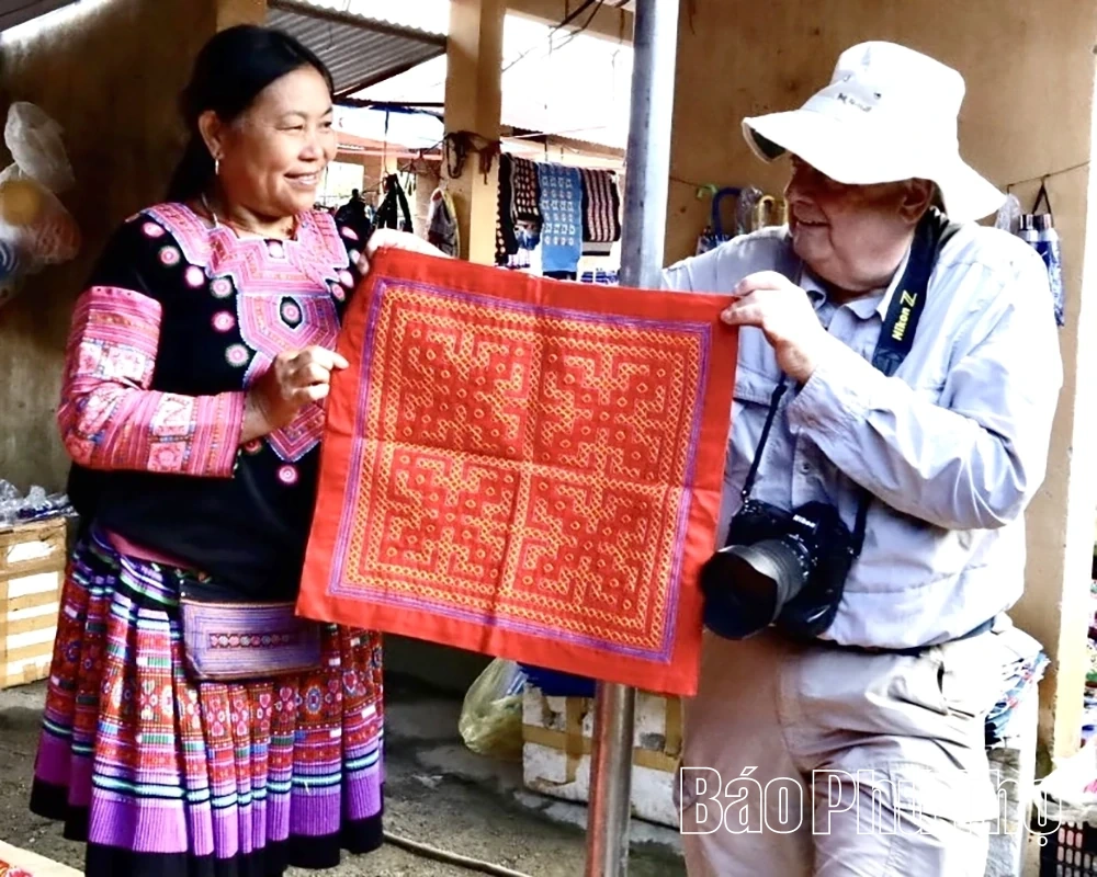 Sắc màu phiên chợ Pà Cò