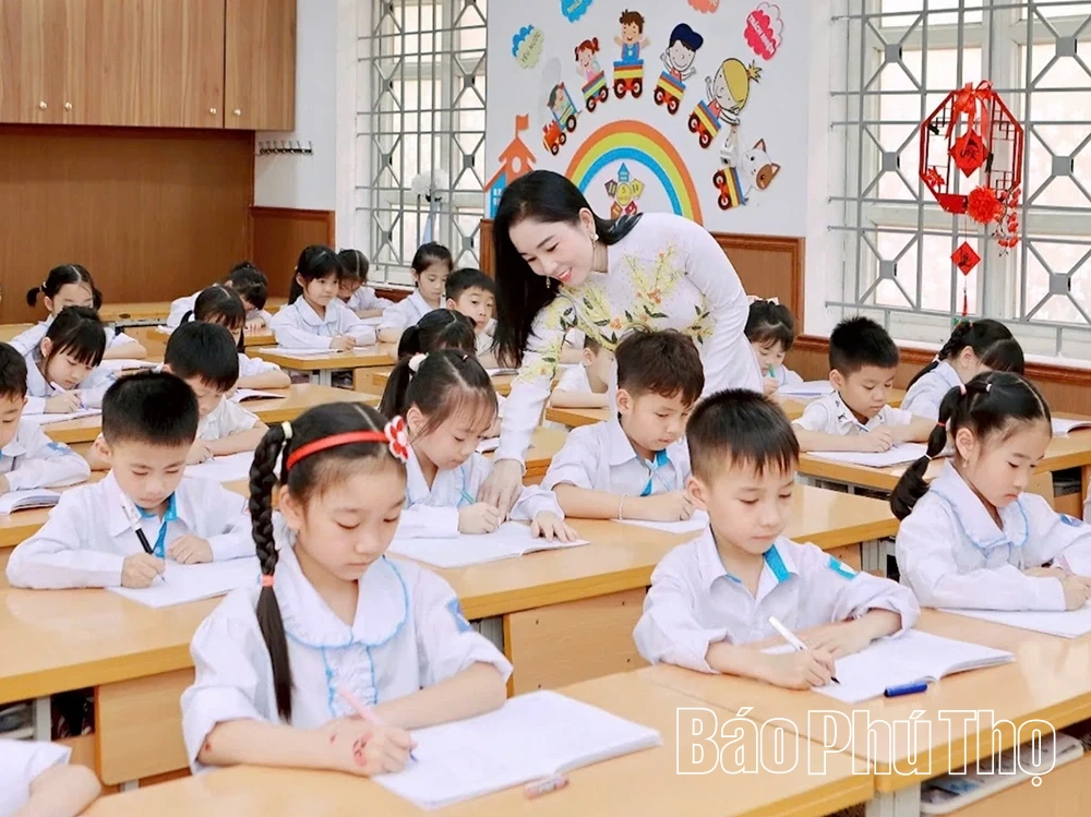 Người thắp sáng ngọn lửa tri thức trên quê hương Đất Tổ