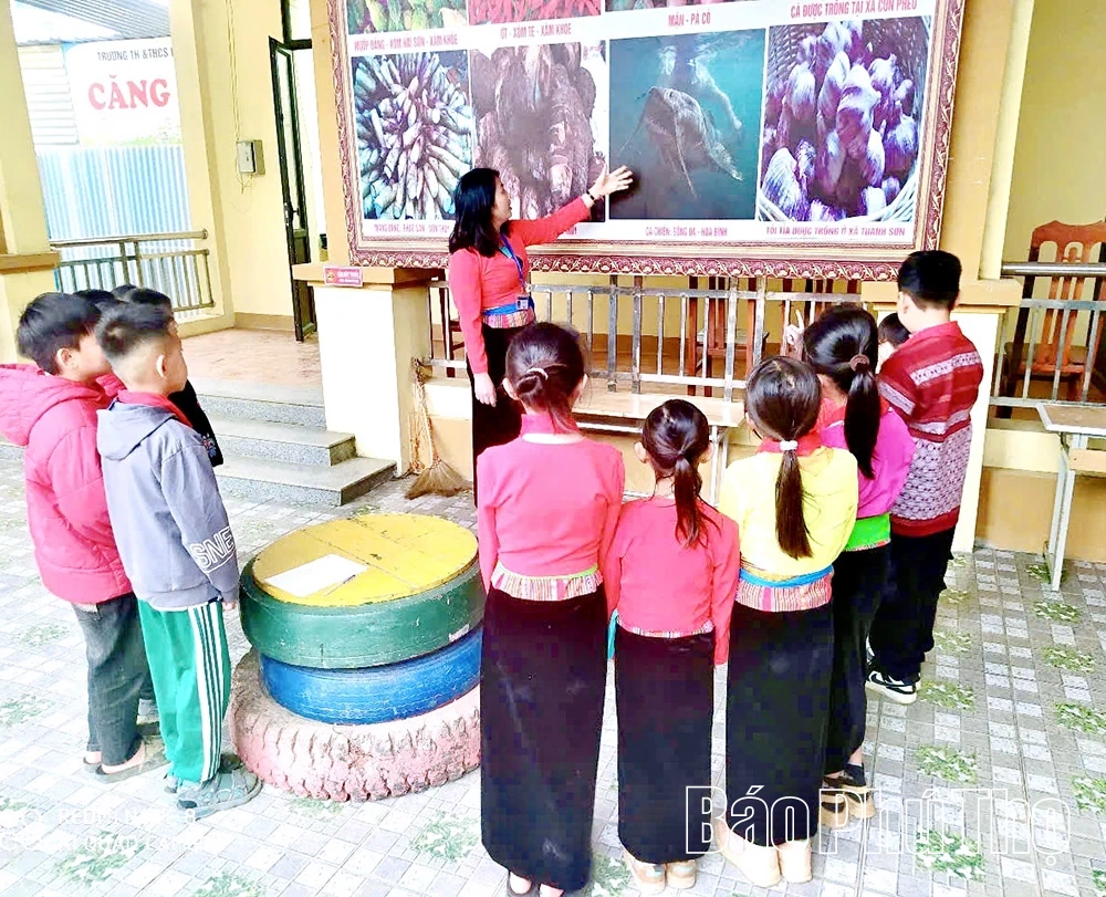 Dạy học gắn với giữ gìn bản sắc văn hóa Mường