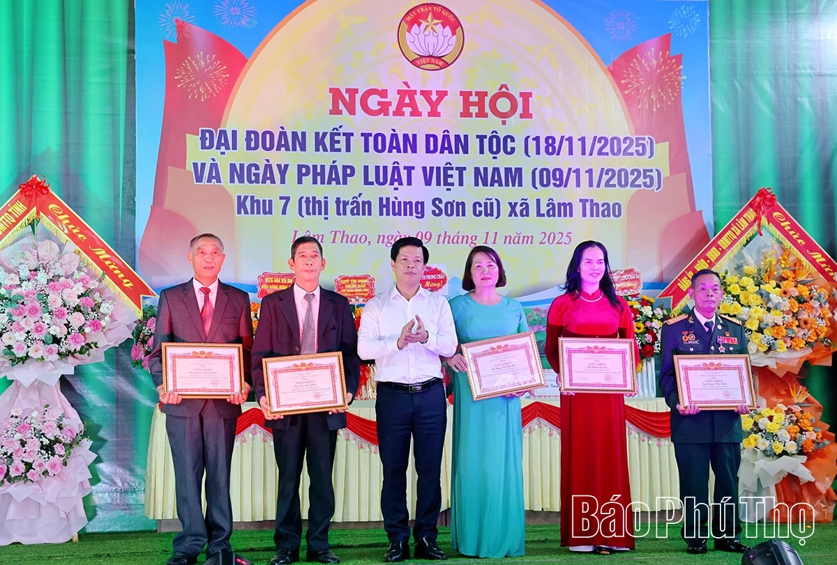 Chủ tịch HĐND, Ủy ban MTTQ tỉnh Bùi Đức Hinh dự Ngày hội Đại đoàn kết toàn dân tộc tại xã Lâm Thao