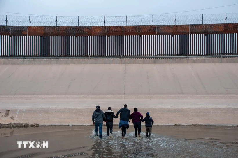 Tổng thống Mỹ muốn trấp áp người nhập cư quyết liệt hơn nữa